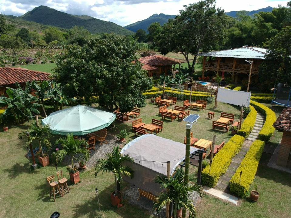 Hotel Campestre Campos Verdes Roldanillo Exterior photo