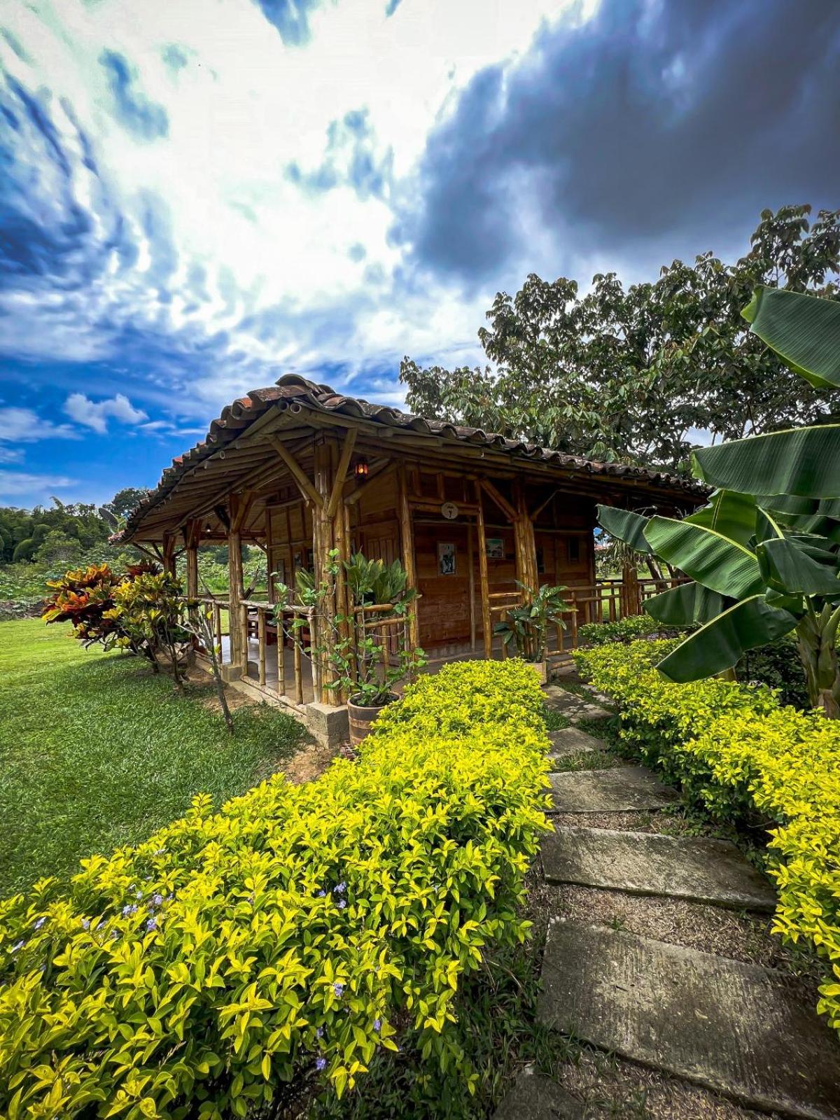 Hotel Campestre Campos Verdes Roldanillo Exterior photo